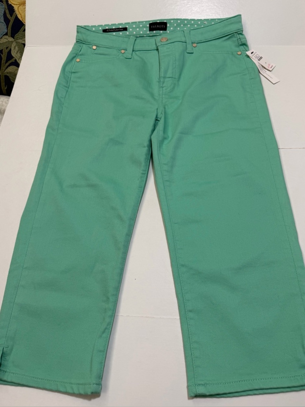 NWT Talbot’s sz 4 Capri jeans in mint green